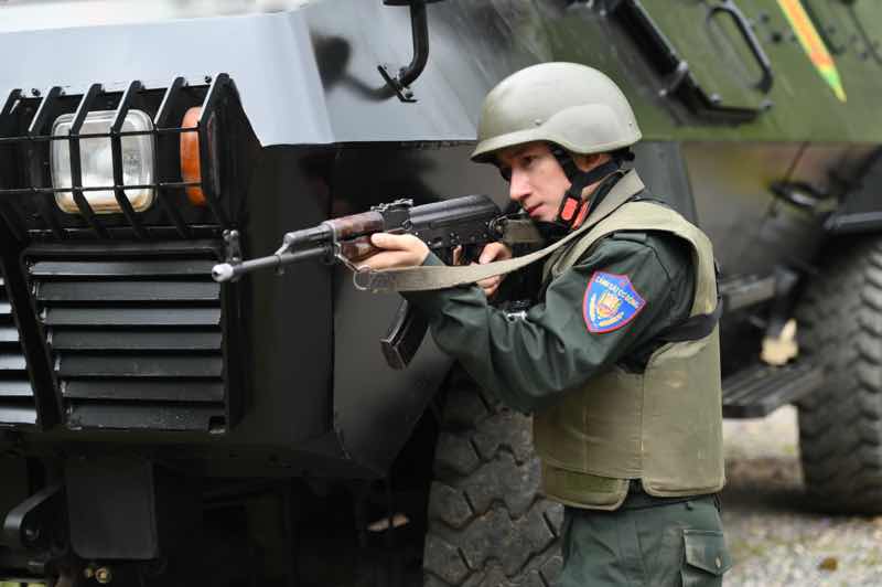 1a.190.chien-si-qua-cam-truyen-thong-spotlight-vietnam-4