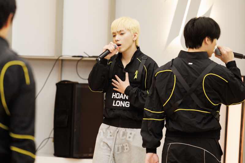 1a.195.Cac tan binh cham chi tap luyen cho tiet muc thi đau Vocal1