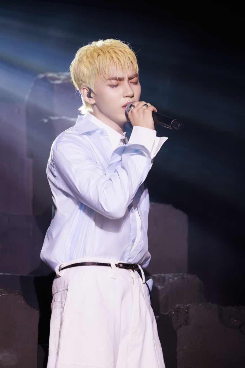 1a.195.Long Hoang khong phu su ky vong cua SOOBIN khi the hien tron ven ca khuc Khoc cung em