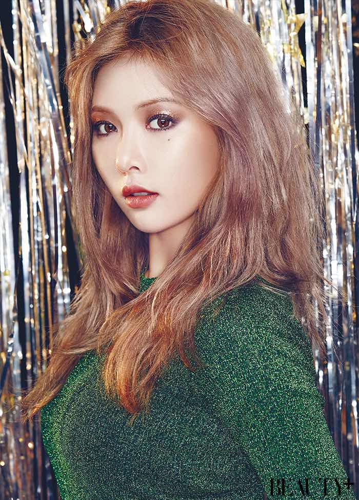 1a.215.hyunA-ngat-xiu-tren-san-khau-truyen-thong-spotlight-vietnam1