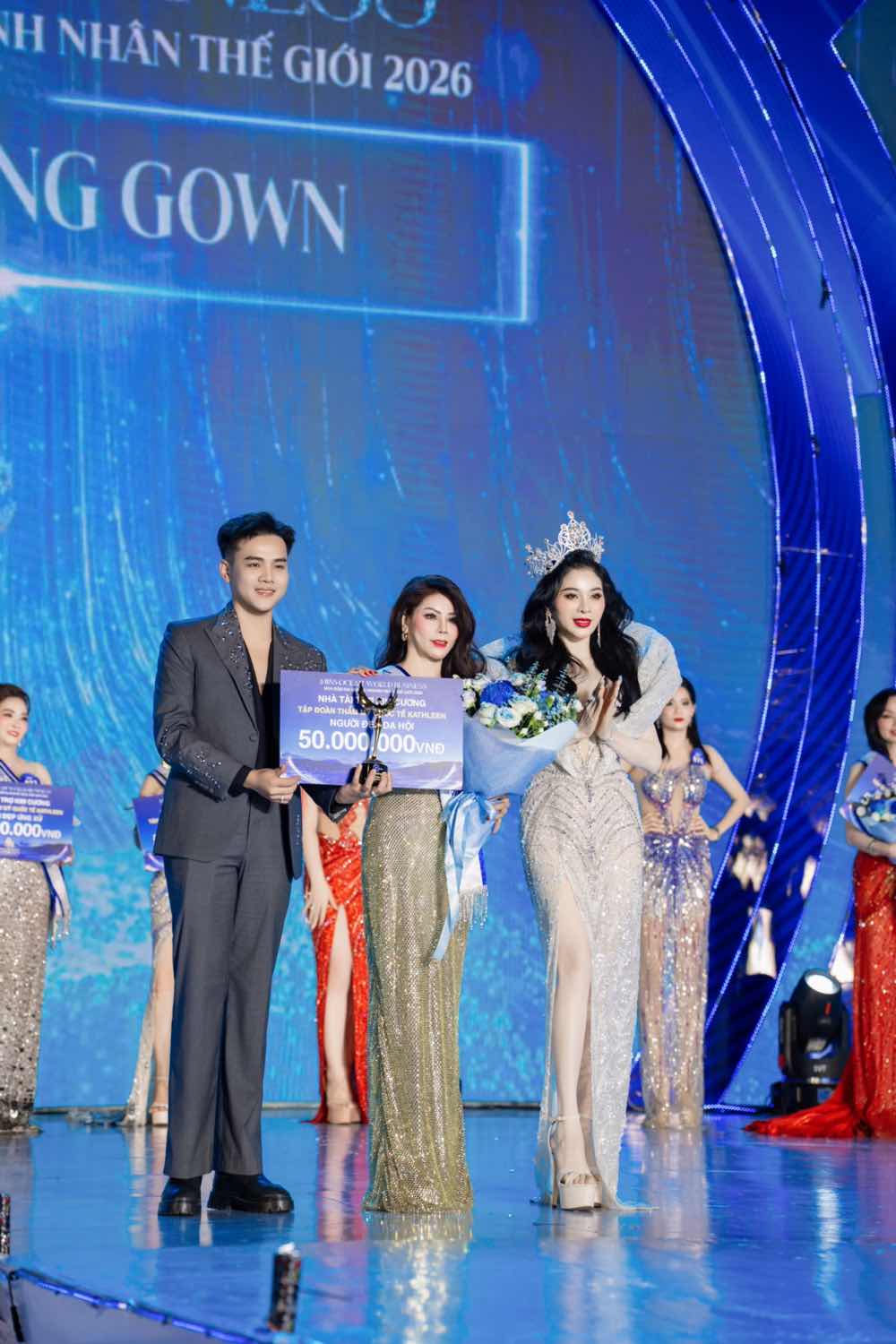 1a.25.nguyen-thi-thuy-hang-dang-quang-nguoi-dep-da-hoi-miss-ocean-world-business-2026-12