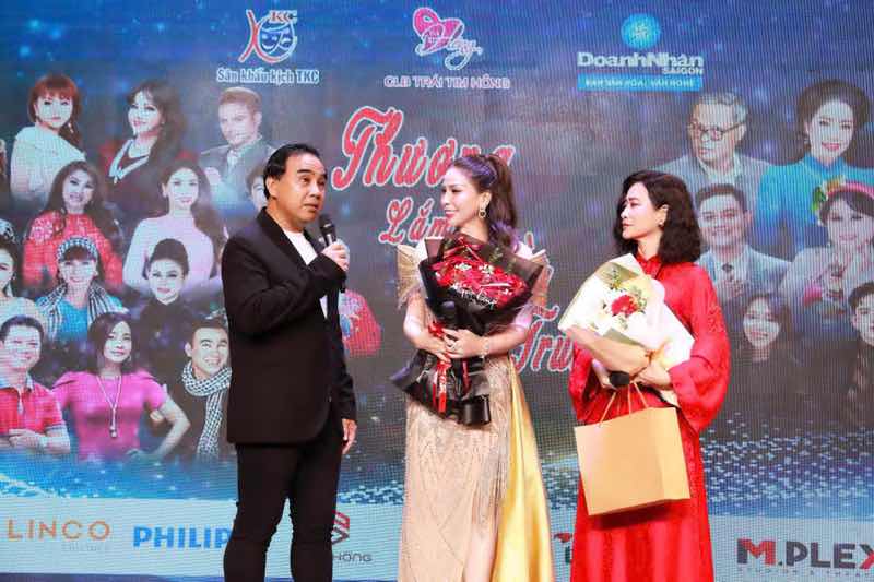 1a.28.trinh-kim-chi-lam-tong-dao-dien-chuong-trinh-thuong-lam-mien-trung-truyen-thong-spotlight-vietnam-5