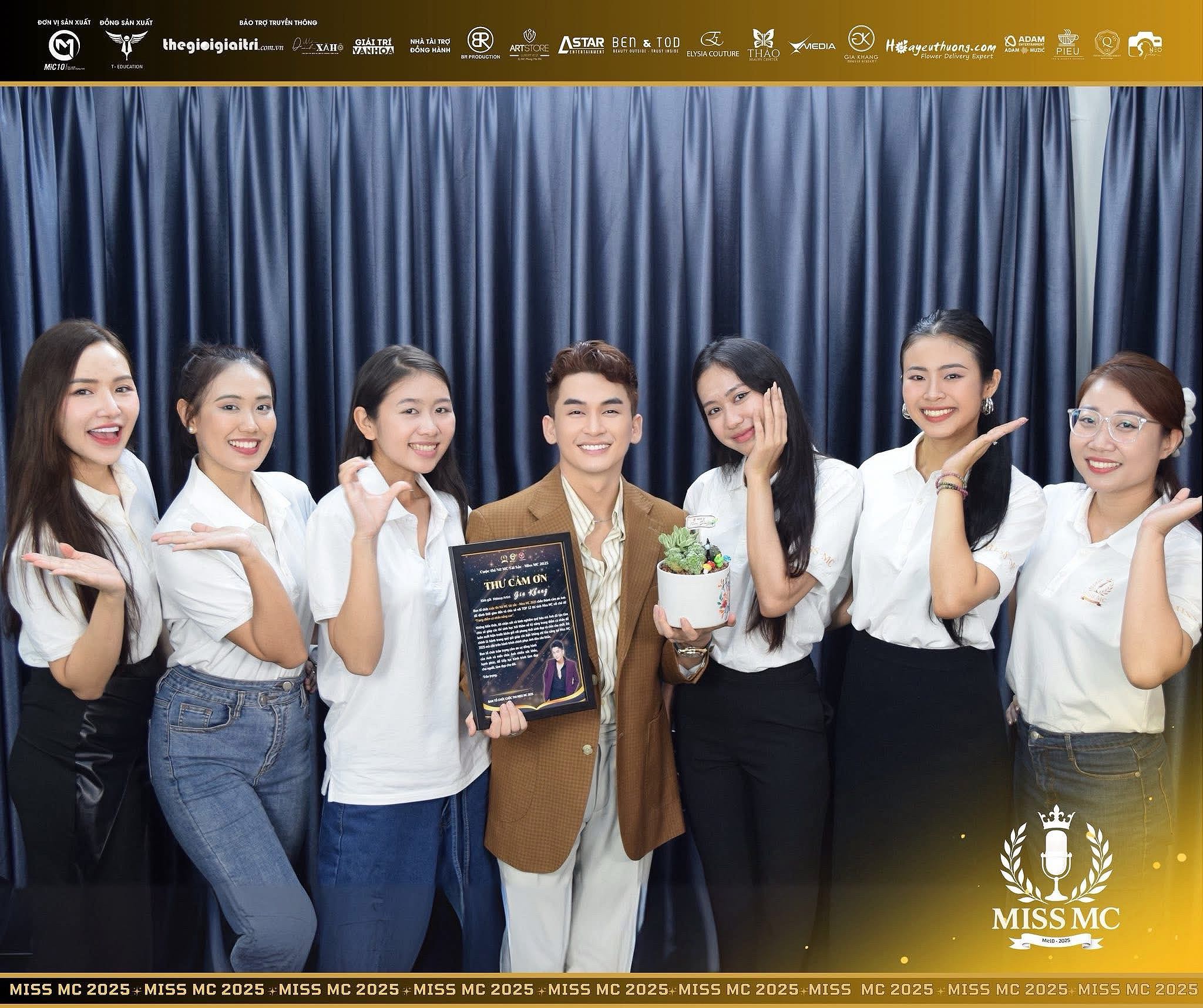 1a.310.MUA-make-up-artist-Gia-Khang-academy-truyen-thong-spotlight-vietnam-00012