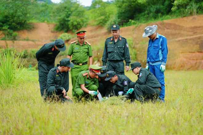 1a.315.tang-duy-tan-chien-si-qua-cam-truyen-thong-spotlight-vietnam00001.jpg
