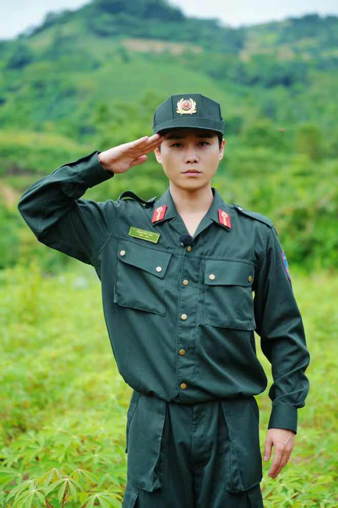1a.315.tang-duy-tan-chien-si-qua-cam-truyen-thong-spotlight-vietnam00002.jpg