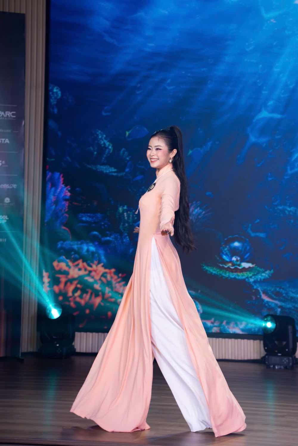 1a.365.chung-ket-miss-mc-2025-nu-mc-tai-sac-truyen-thong-spotlight-vietnam00008