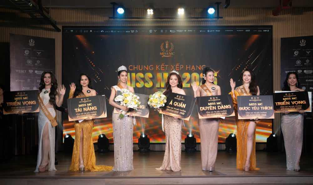 1a.365.chung-ket-miss-mc-2025-nu-mc-tai-sac-truyen-thong-spotlight-vietnam00010