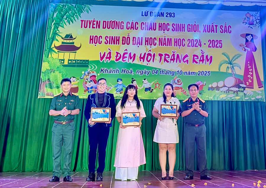 1a.389.anna-yen-phuong-holy-thang-202500012