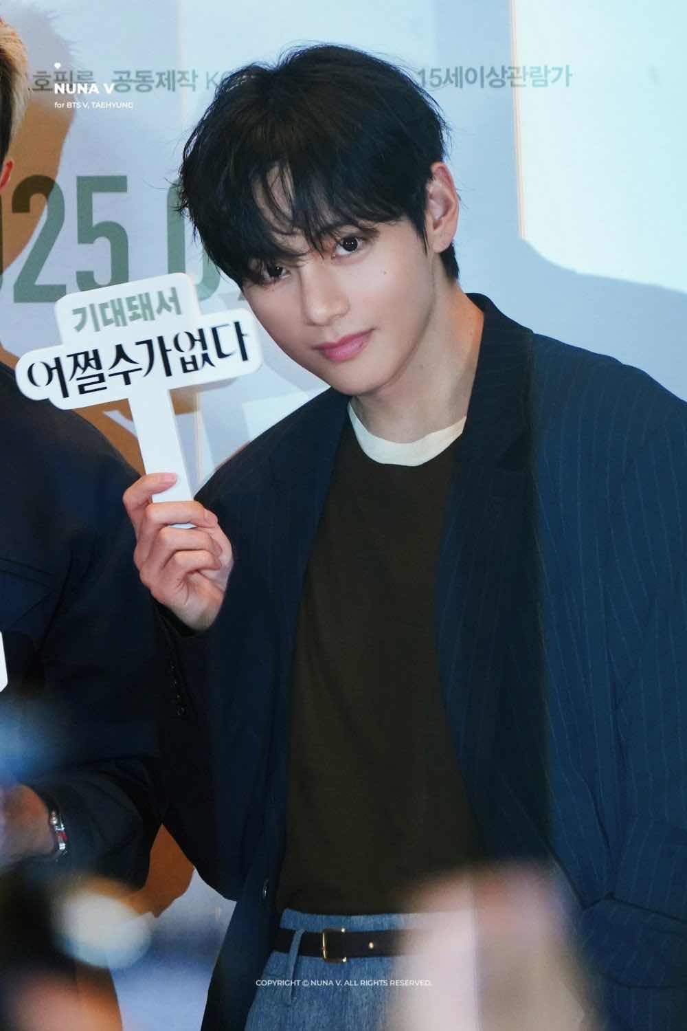 1a.412.V-Kim-Taehyung-Bts-2025-truyen-thong-spotlight-vietnam00010