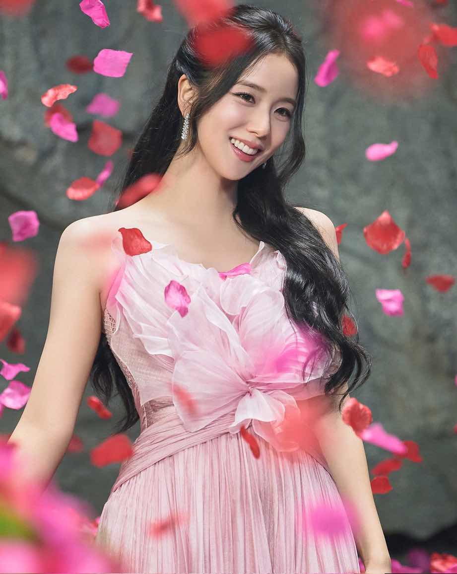 1a.413.jisoo-blackpink-thien-nguyen-truyen-thong-spotlight-vietnam00001