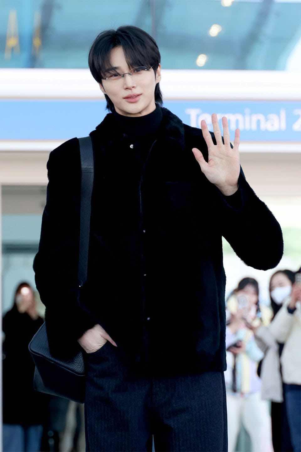 1a.420.byeon-woo-seok-airport-truyen-thong-spotlight-vietnam00003