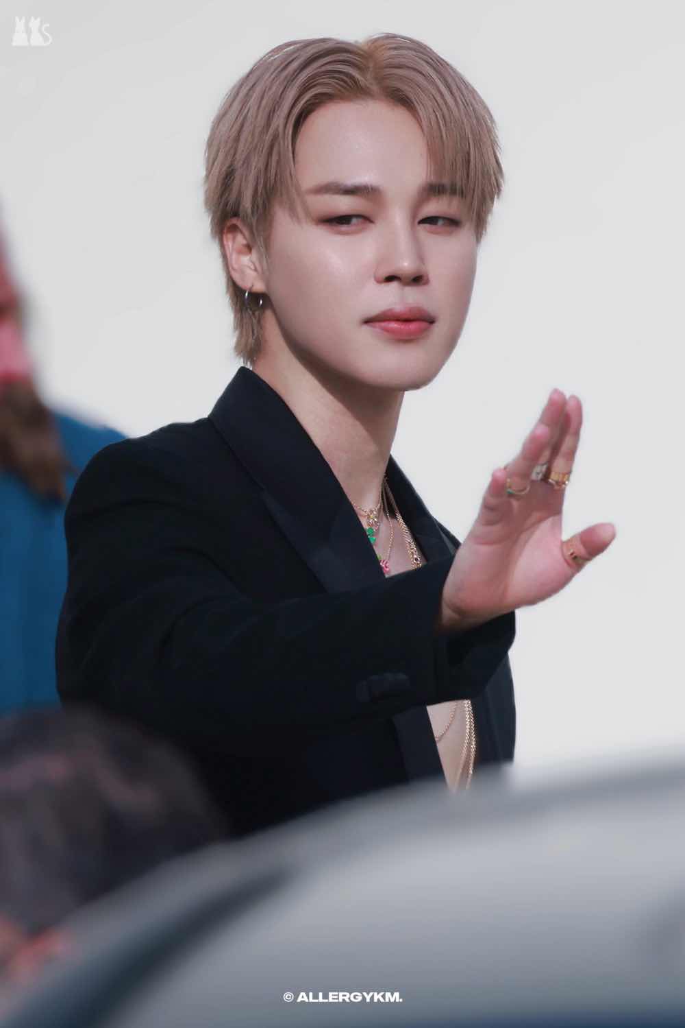 1a.420.park-jimin-in-dior-show-2025-truyen-thong-spotlight-vietnam-00011