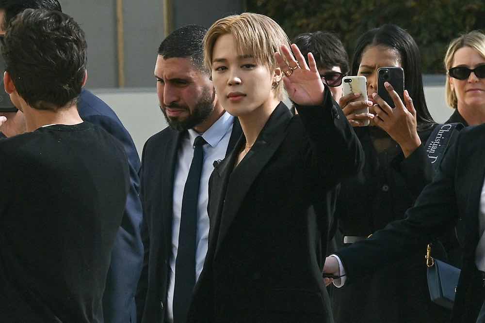 1a.420.park-jimin-in-dior-show-2025-truyen-thong-spotlight-vietnam-00013