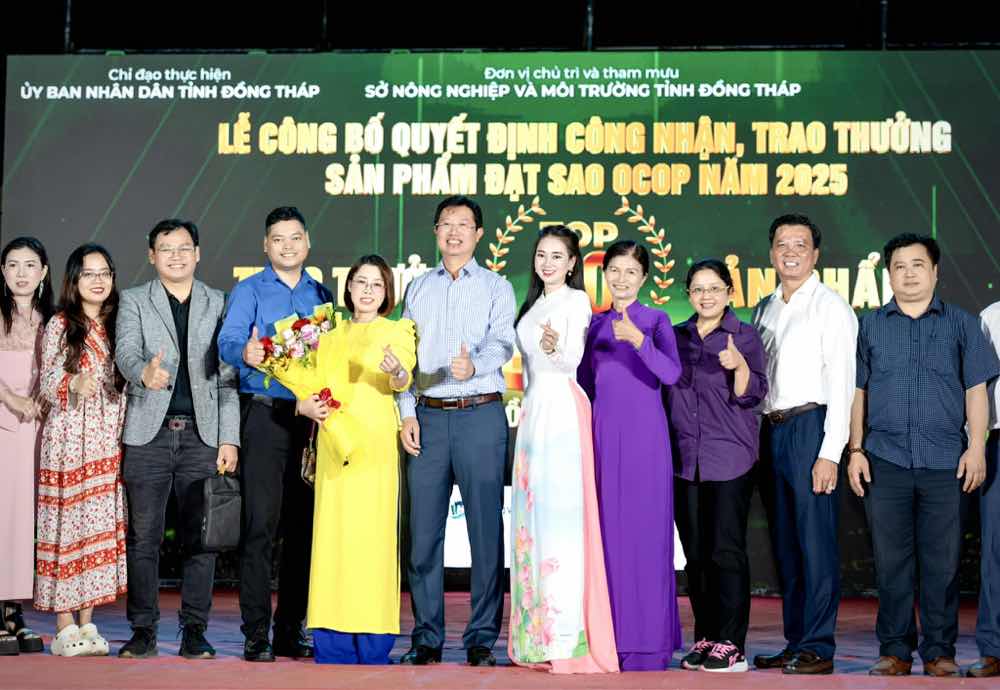 1a.43.nu-hoang-nguyen-nhu-thuy-tien-9