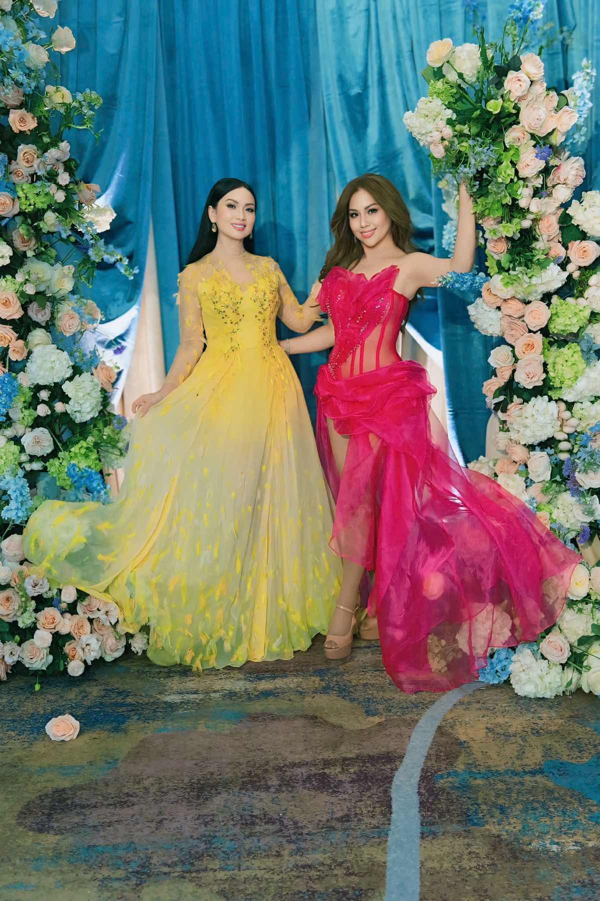 1a.45.Ca si Ha Phuong va ca si Minh Tuyet