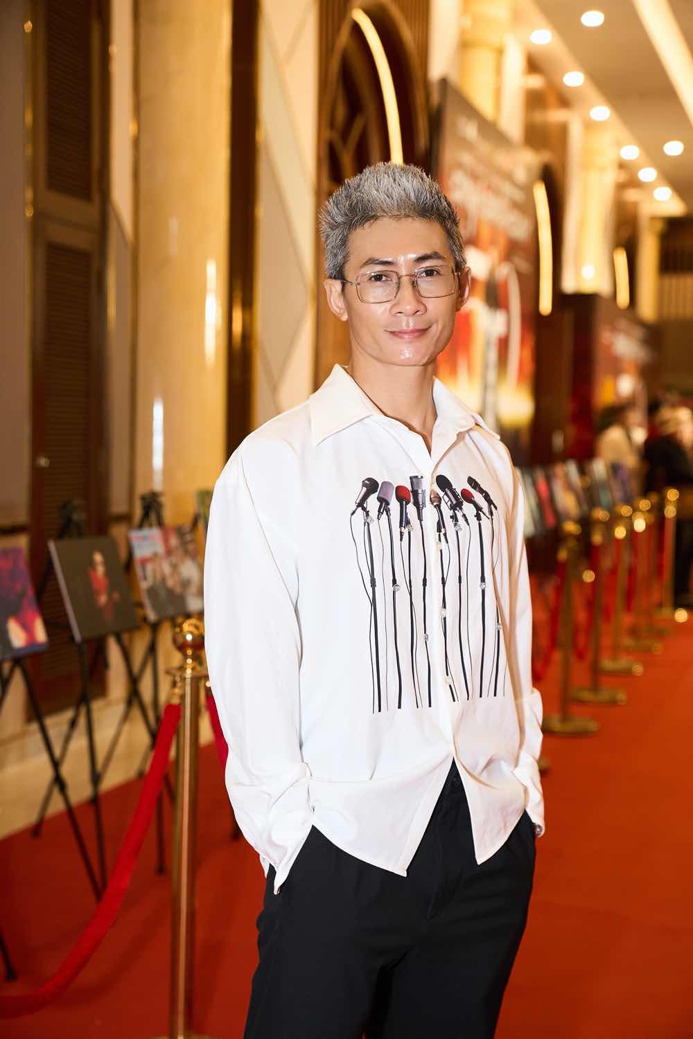 1a.49.phan-dinh-tung-dinh-show-truyen-thong-spotlight-vietnam-18