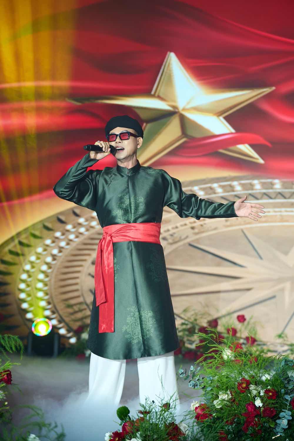 1a.49.phan-dinh-tung-dinh-show-truyen-thong-spotlight-vietnam-24