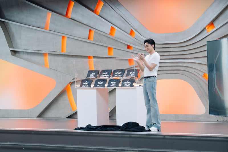 1a.50.NSX Toan nang SOOBIN tu hao nhin 8 hoc tro tien vao Chung ket