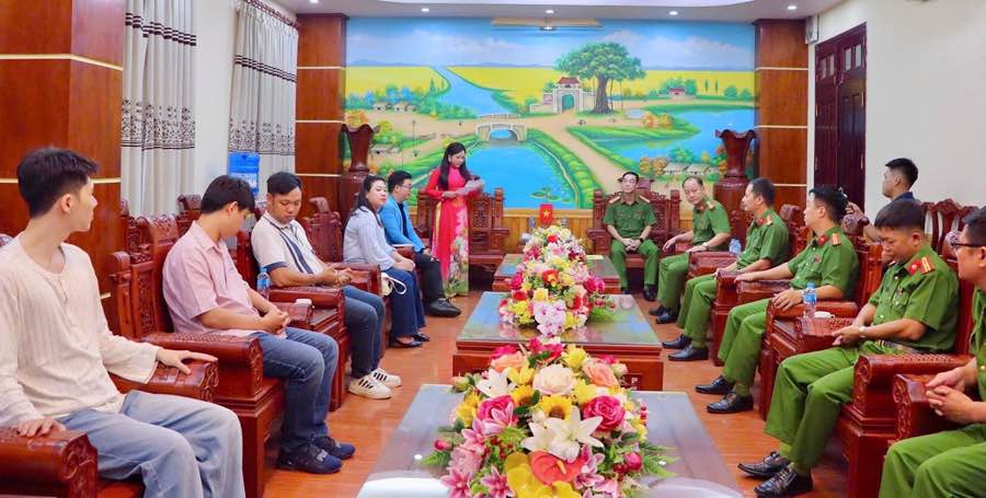 1a.540.CEO Anna Yen Phuong 2