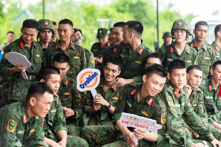 1a.598.Tieng hat nu cuoi tren thao truong Hoa Lac  minh chung cho tinh than thep va lac quan cua nhung nguoi linh tre trong hanh trinh chuan bi cho ngay hoi lon cua da