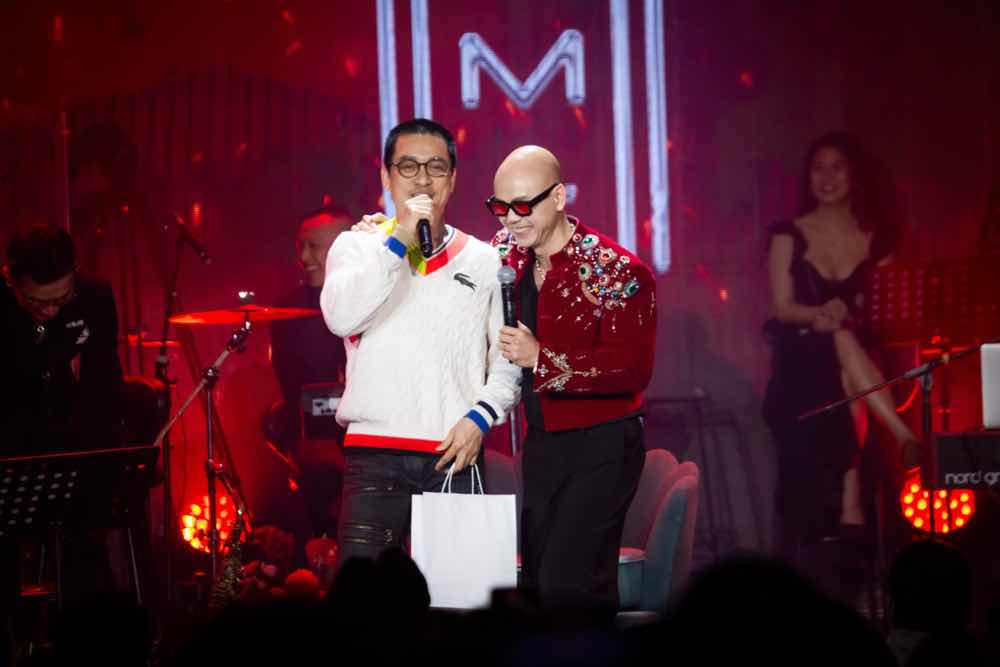 1a.60.phan-dinh-tung-khuc-hat-mung-sinh-nhat-truyen-thong-spotlight-vietnam-5