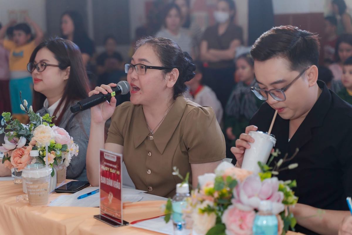 1a.65.be-nguyen-pham-tu-anh-ruby-school-truyen-thong-spotlight-vietnam-10