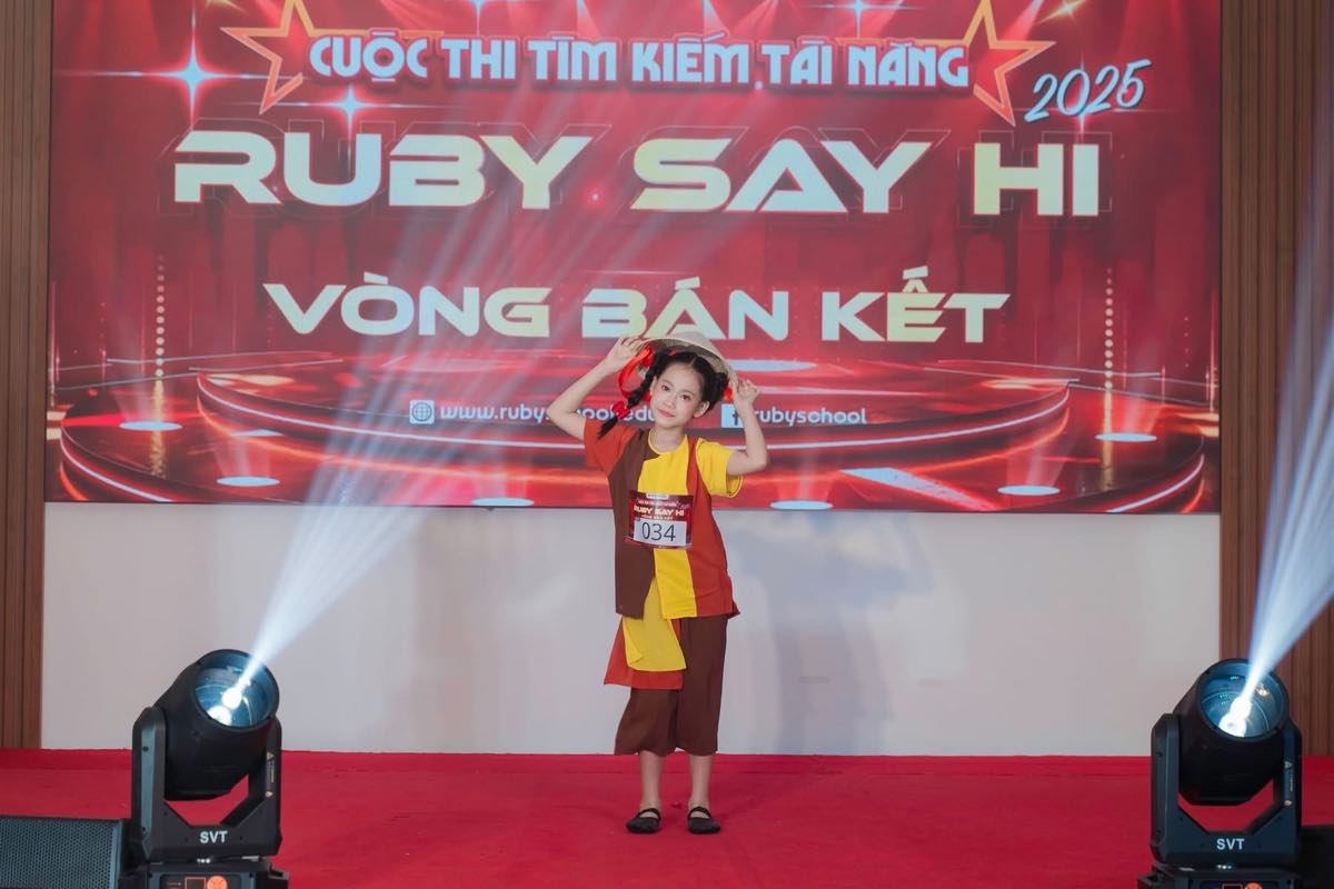 1a.65.be-nguyen-pham-tu-anh-ruby-school-truyen-thong-spotlight-vietnam-8