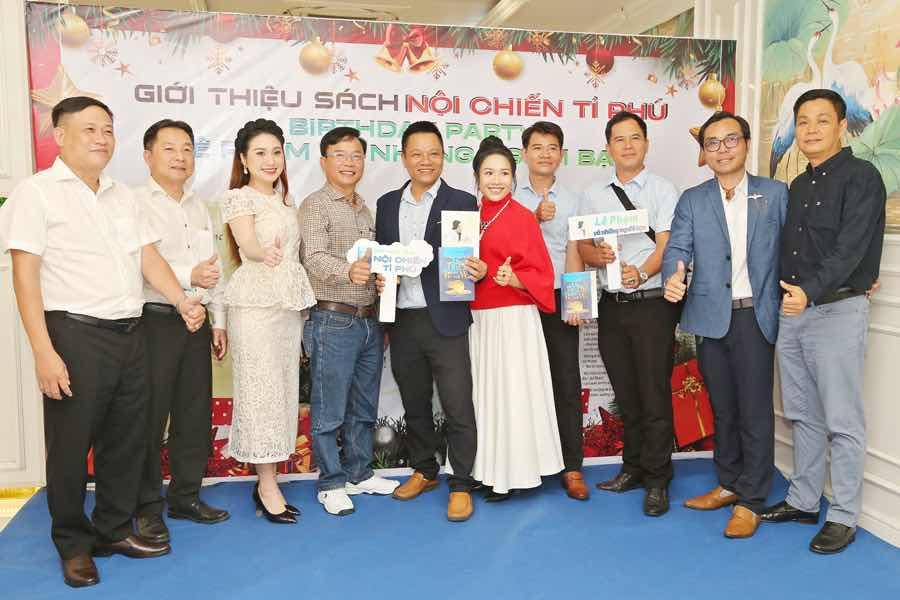 1a.68.CEO-le-pham-ra-mat-sach-Noi-chien-ty-phu-2025-truyen-thong-spotlight-vietnam-14