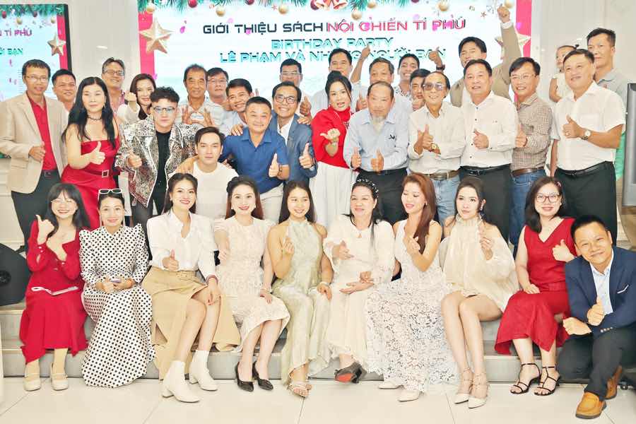 1a.68.CEO-le-pham-ra-mat-sach-Noi-chien-ty-phu-2025-truyen-thong-spotlight-vietnam-28