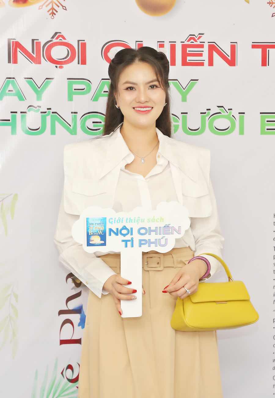 1a.68.CEO-le-pham-ra-mat-sach-Noi-chien-ty-phu-2025-truyen-thong-spotlight-vietnam-7