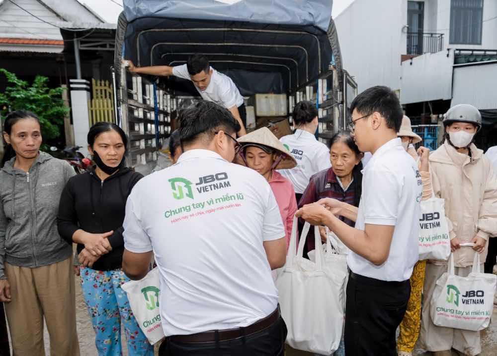 1a.70.jbo-vietnam-spotlight-vietnam1