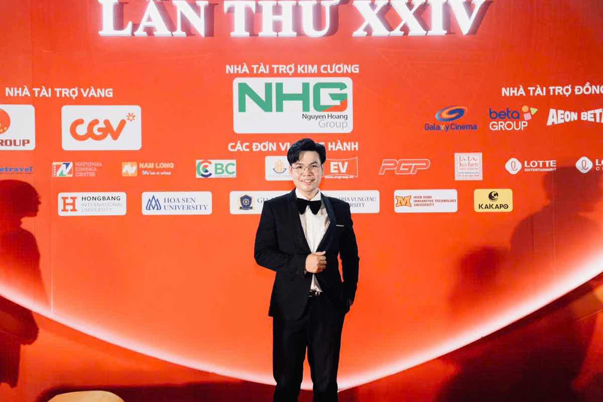 1a.75.MC-tang-vinh-quang-truyen-thong-spotlight-vietnam-6