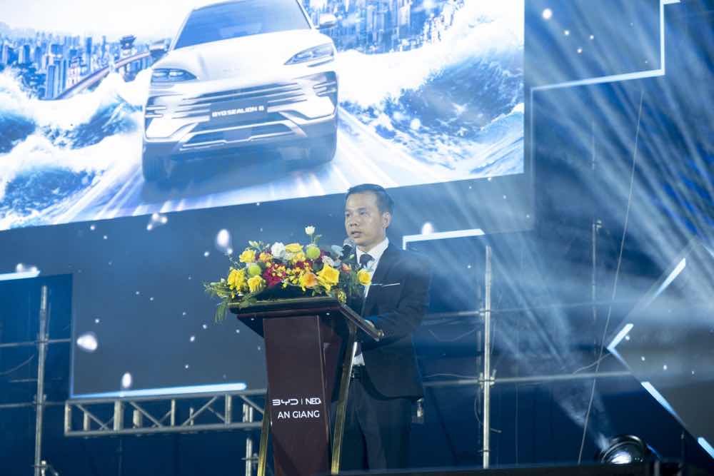 1a.854.BYD-an-giang-ho-quang-hieu-spotlight-vietnam8