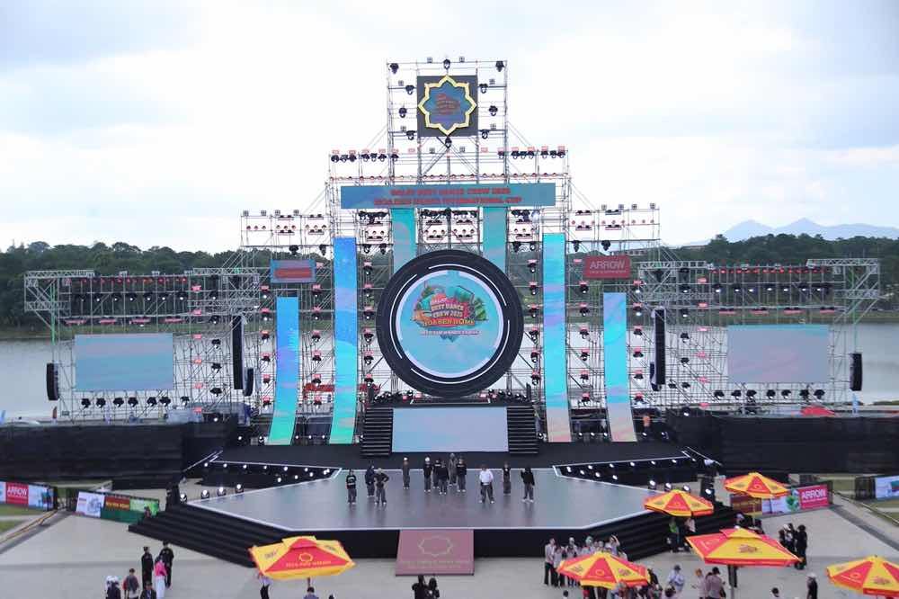 1a.855.DALAT-BEST-DANCE-CREW-2025-SPOTLIGHT-VIETNAM1
