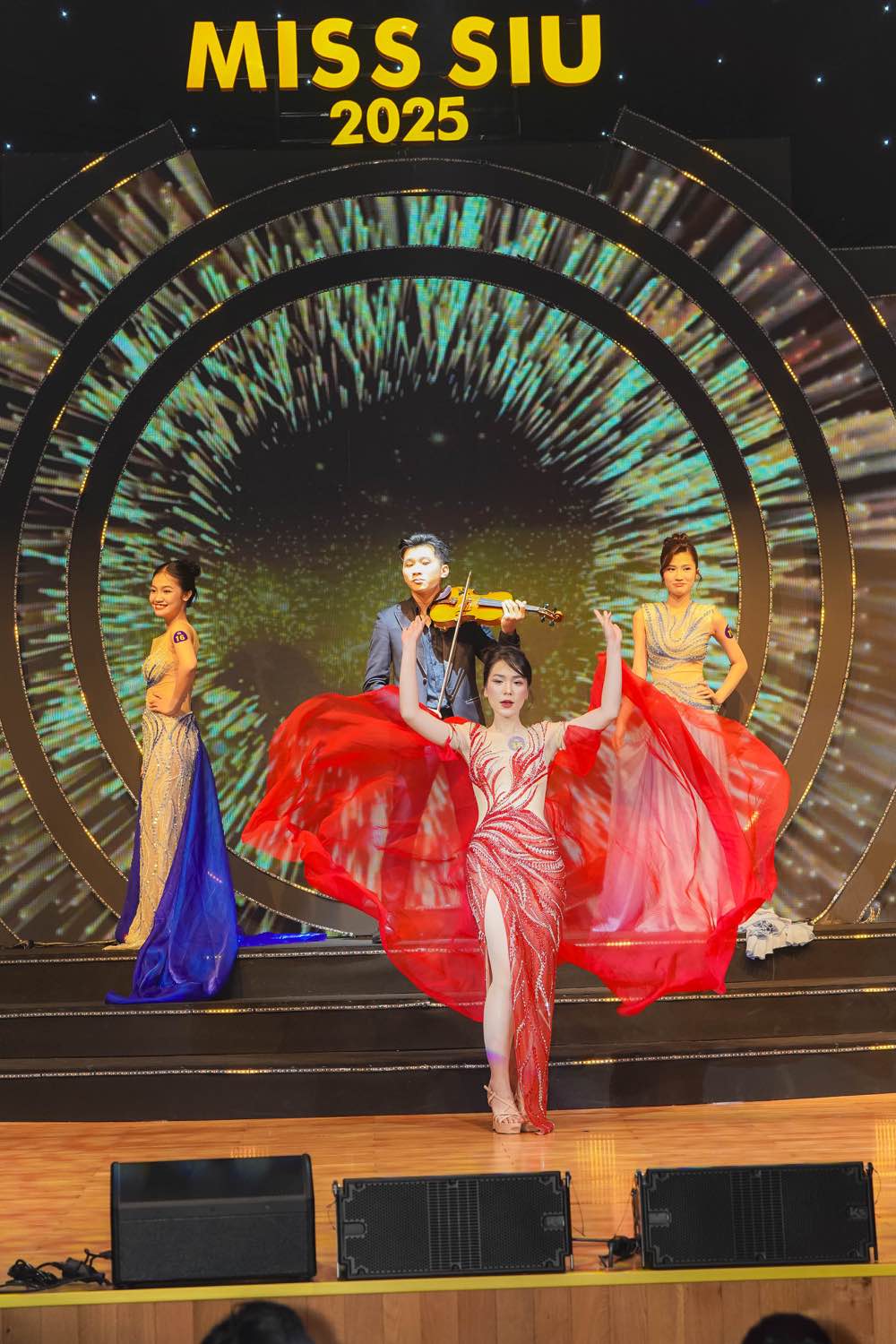 1a.889.AT 09874-MISS-SIU-2025-spotlight-vietnam