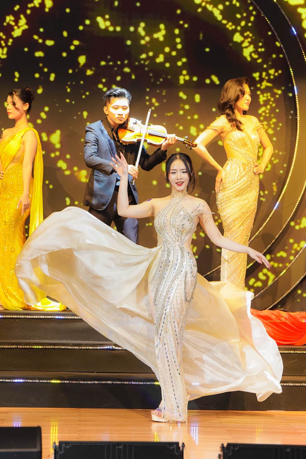 1a.889.Thi sinh trong phan thi Da hoi1-MISS-SIU-2025-spotlight-vietnam