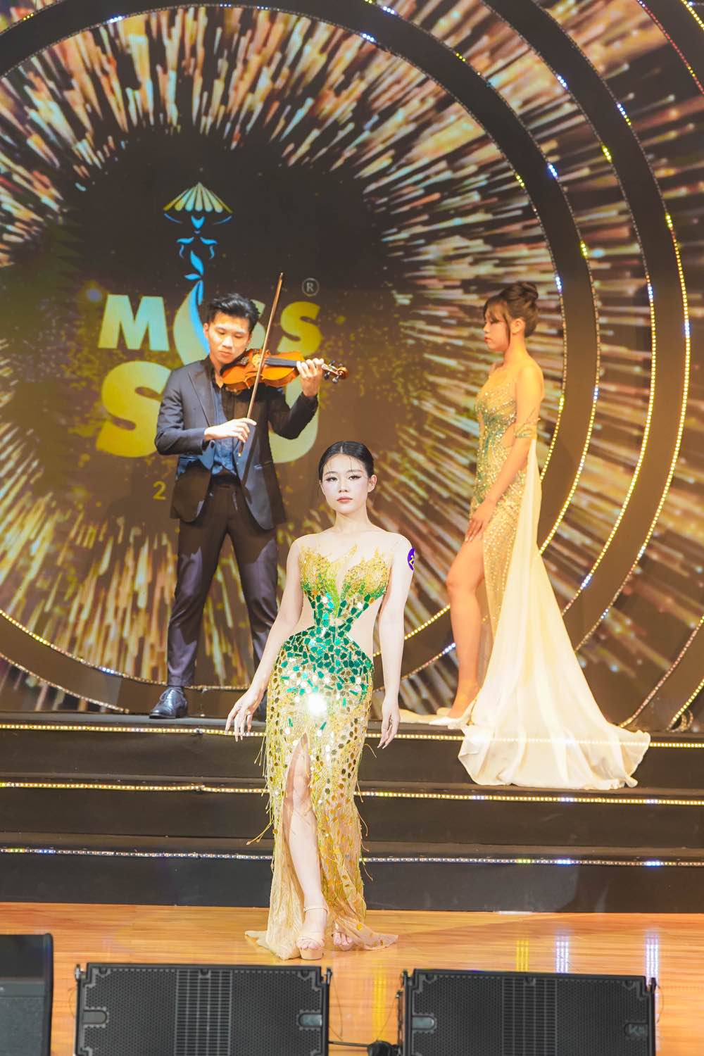1a.889.Thi sinh trong phan thi Da hoi2-MISS-SIU-2025-spotlight-vietnam