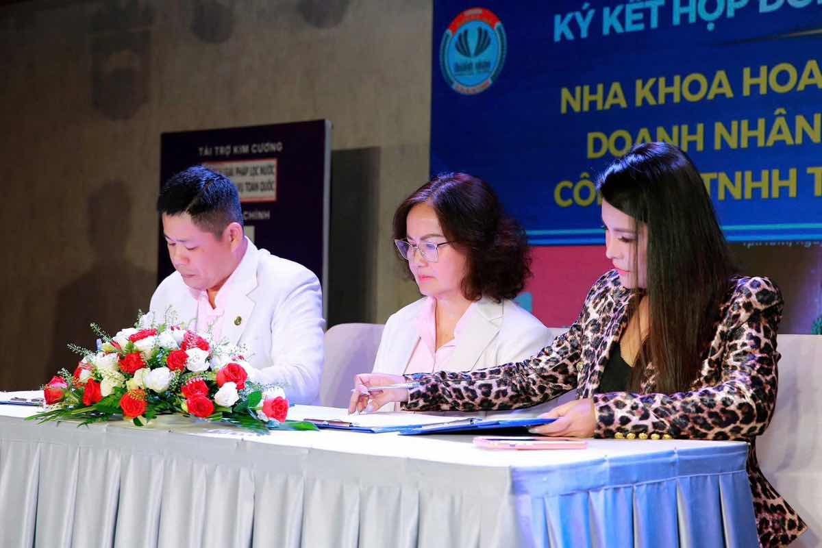 1z.180.duoc-si-phan-thi-bach-mai-truyen-thong-spotlight-vietnam 4