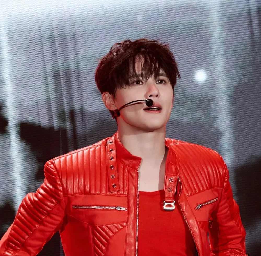 1z.200.xia-junsu-dbsk-truyen-thong-spotlight-vietnam-