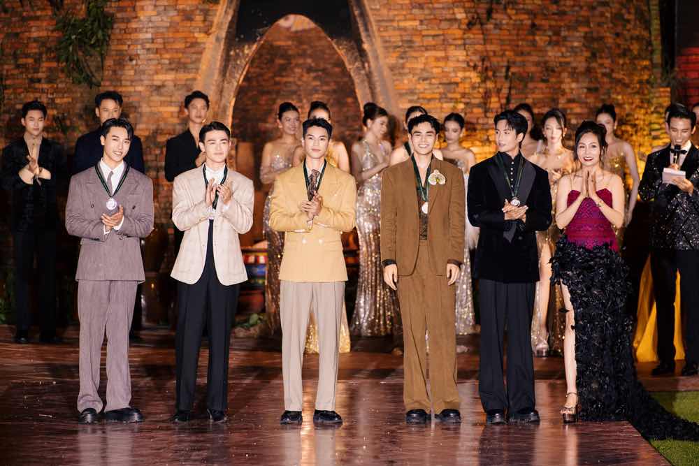 1z.310.ban-ket-hoa-hau-nam-vuong-du-lich-viet-nam-2026-truyen-thong-spotlight-vietnam-4