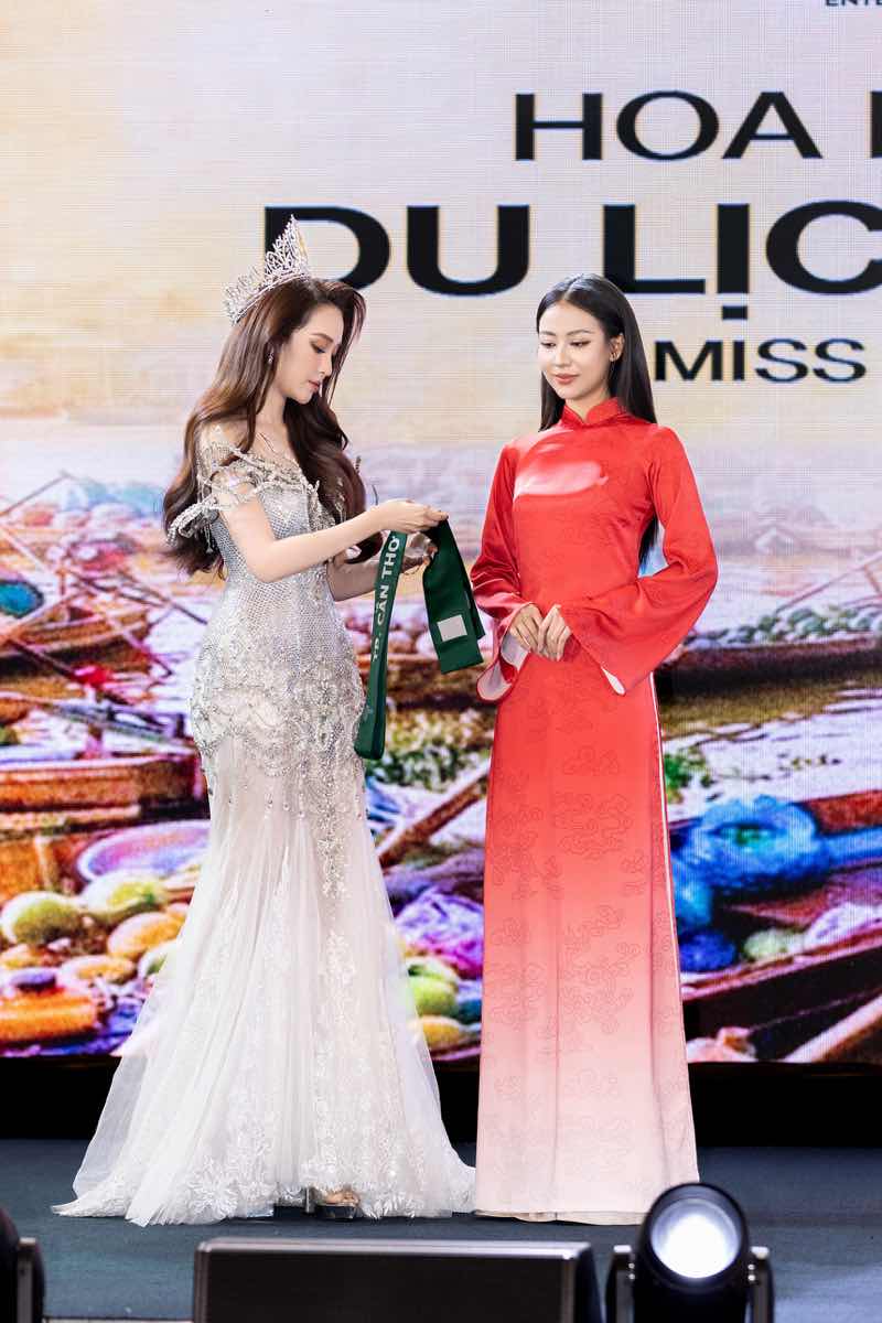 1z.355.hoa-hau-nam-vuong-du-lich-viet-nam-2026-truyen-thong-spotlight-vietnam-1