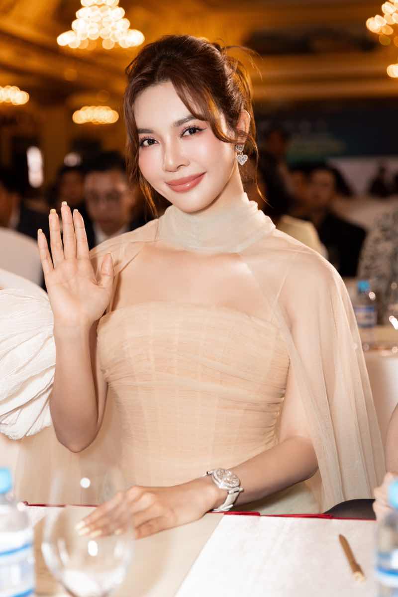 1z.355.hoa-hau-nam-vuong-du-lich-viet-nam-2026-truyen-thong-spotlight-vietnam-11