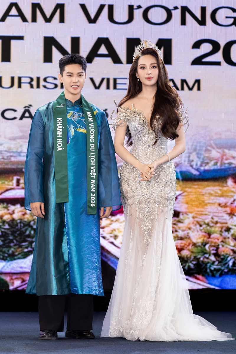 1z.355.hoa-hau-nam-vuong-du-lich-viet-nam-2026-truyen-thong-spotlight-vietnam-3