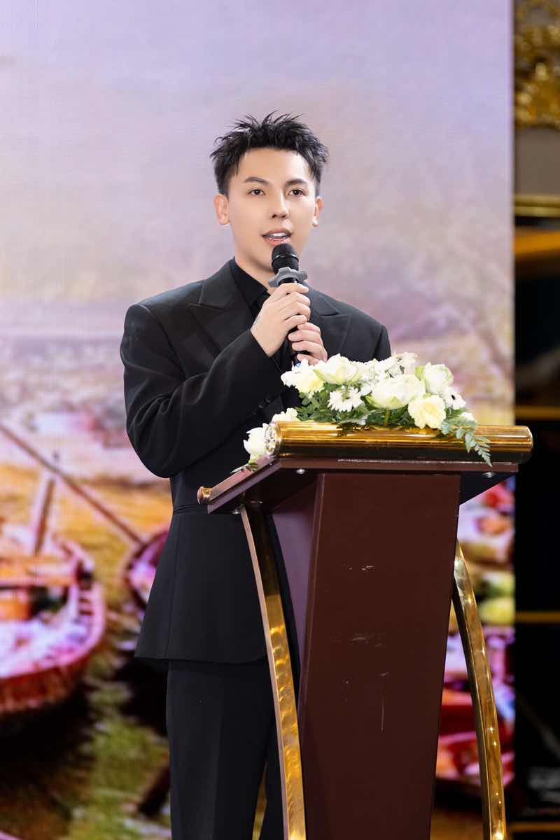 1z.355.hoa-hau-nam-vuong-du-lich-viet-nam-2026-truyen-thong-spotlight-vietnam-5