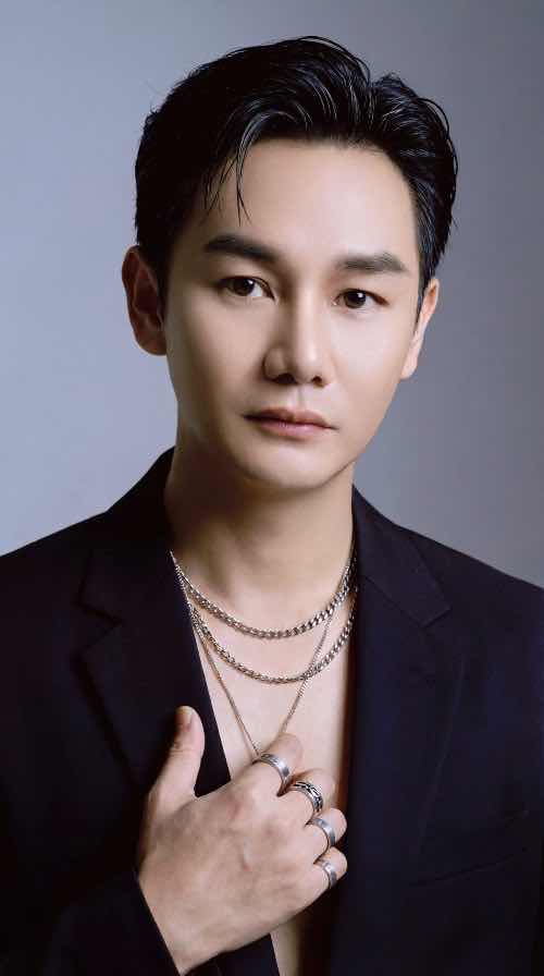 1z.609.nghe-si-quoc-dong-cai-luong-truyen-thong-spotlight-vietnam-6