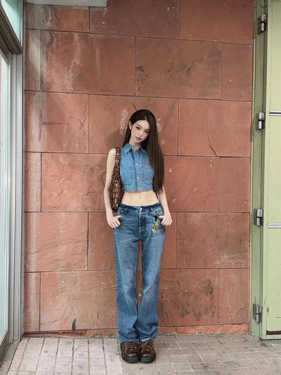 1z.90.Jang-Won-Young-IVE-denim-jeans-truyen-thong-spotlight-viet-nam- 2