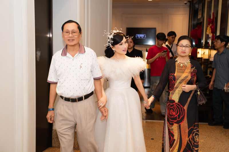 1z.947.ca-si-ha-phuong-liveshow-13