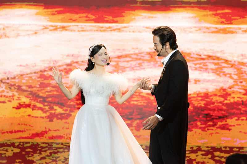 1z.947.ca-si-ha-phuong-liveshow-60