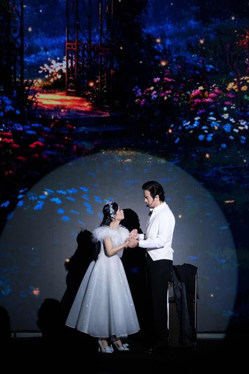 1z.947.ca-si-ha-phuong-liveshow-78