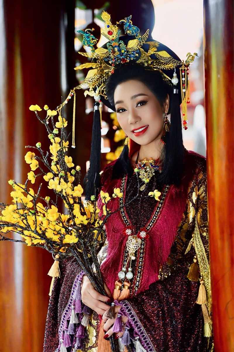 1z.960.NSND-trinh-kim-chi-ao-dai-tet-9